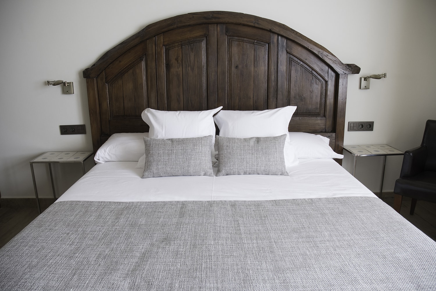 Get Wallpaper Habitacions Sa Voga Hotel Arenys De Mar For iPhone
