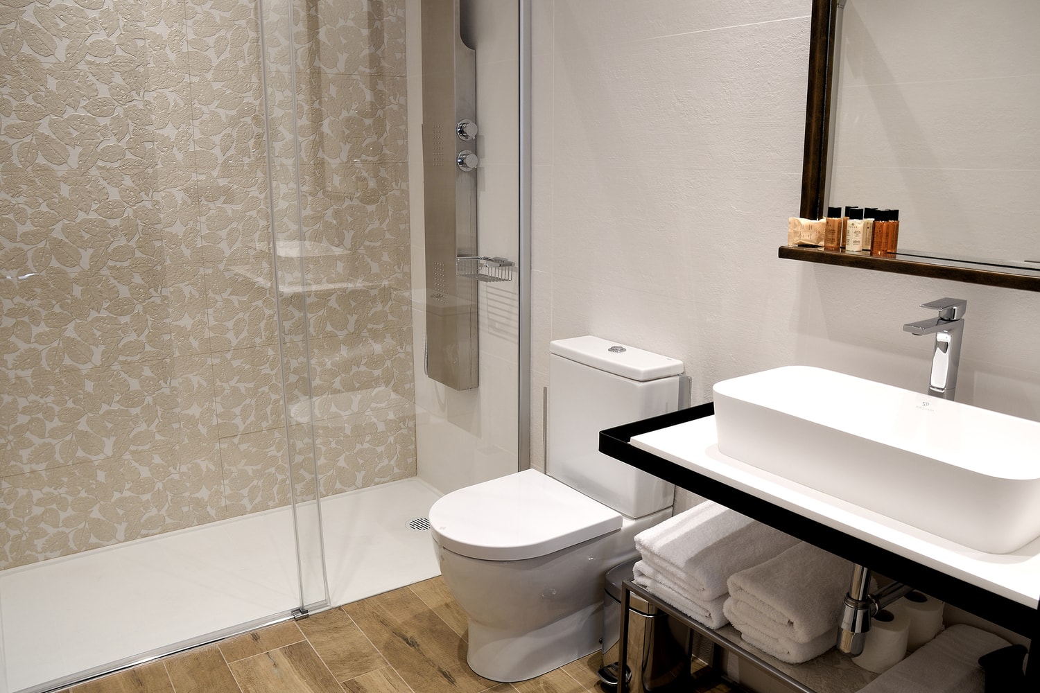 Get Wallpaper Habitacions Sa Voga Hotel Arenys De Mar For iPhone Free